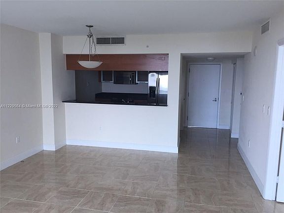 4th image of 1800 N Bayshore Dr APT 3504