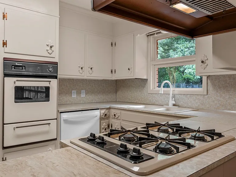 7808 Delhi Rd — Photo 10