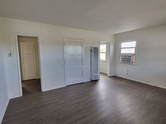 4th image of 710 E Orange Grove Ave #D