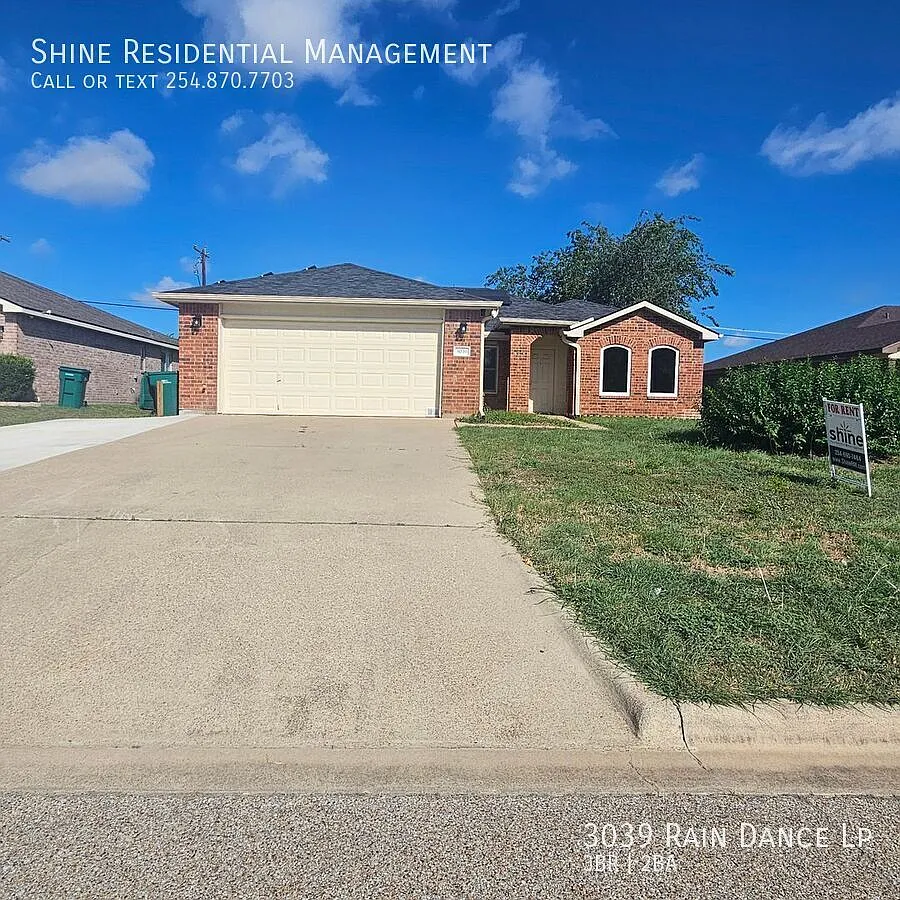 Looking for a place where you can really live? This lovely 3 bedroom, 2 bathroom home is ready to... — Photo 1