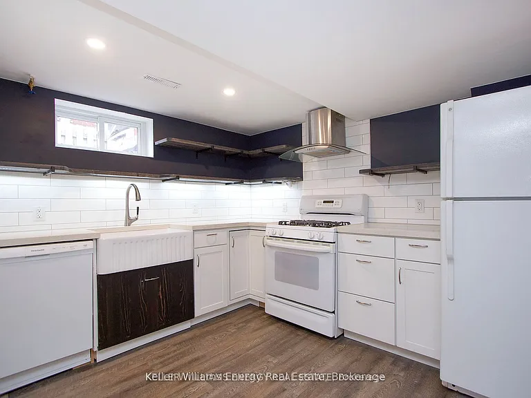 54 Chadburn St #BASEMENT — Photo 5