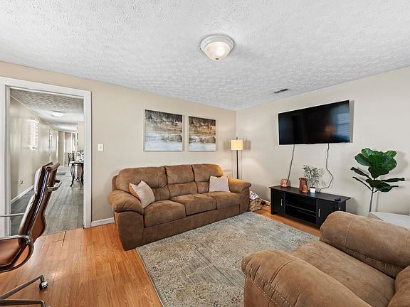3rd image of 616 Central Ave