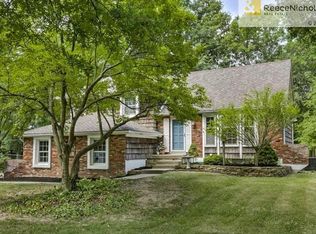10516 Manor Rd, Leawood, KS 66206