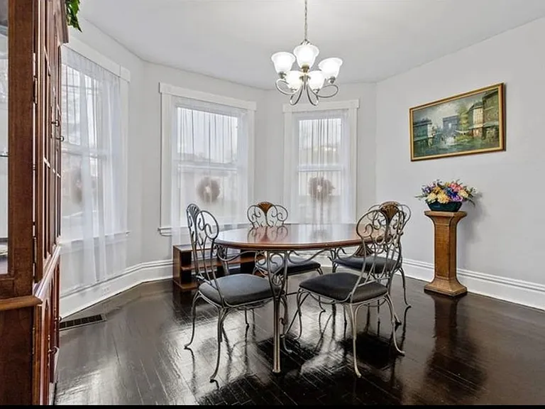 204 Superior Ave — Photo 16