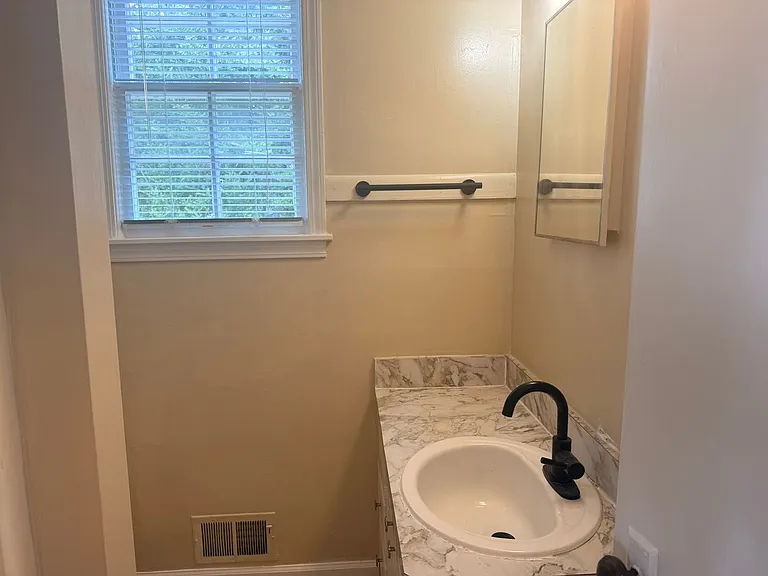 4001 Devine St — Photo 9