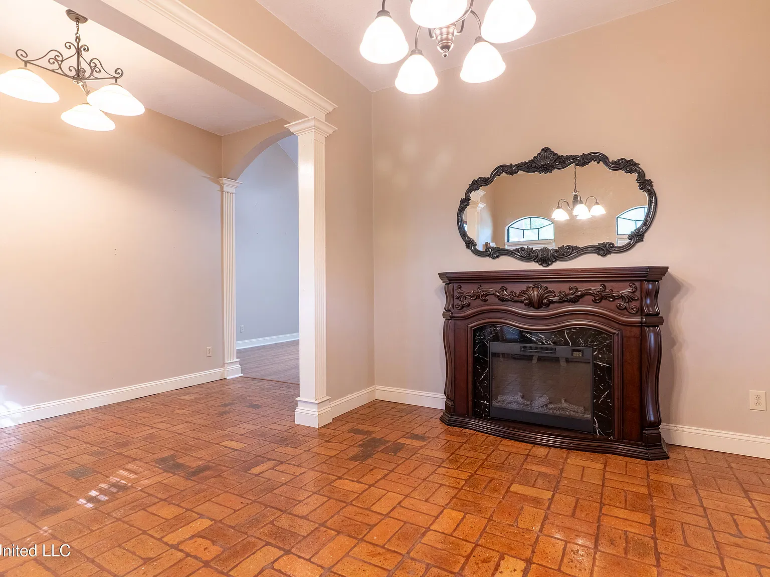 4 bed, 3.0 bath, 2819 sqft, $2,400 — Photo 2