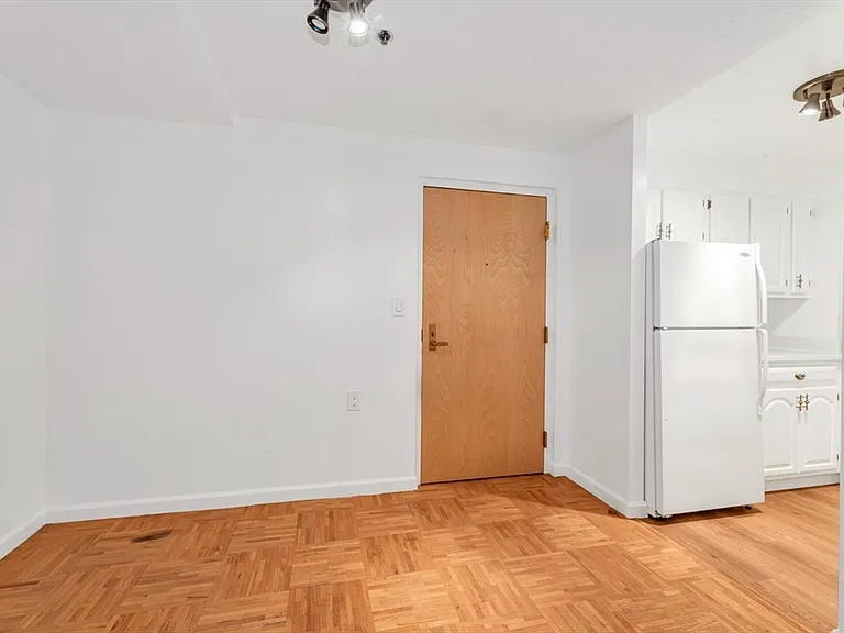 357 Commercial St #219 — Photo 4