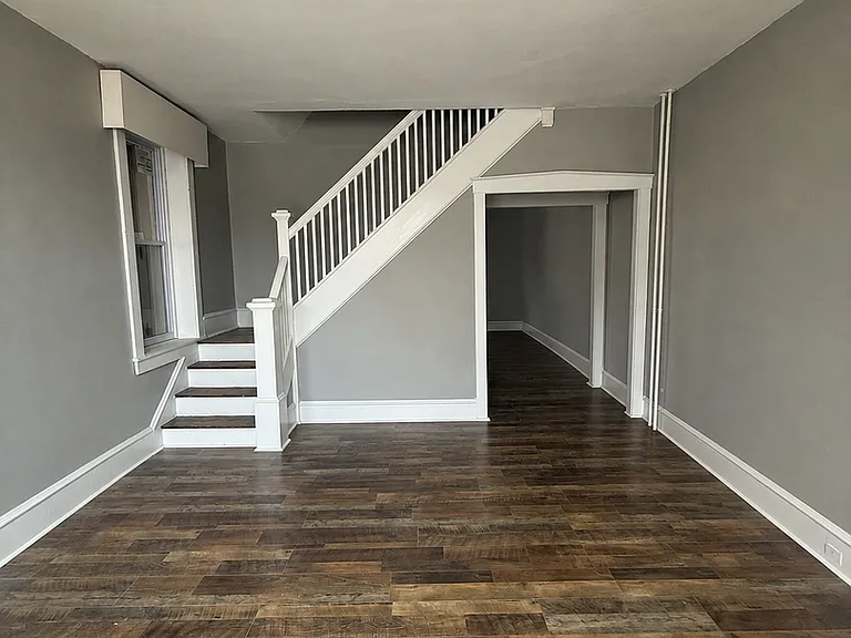 439 W High St — Photo 4