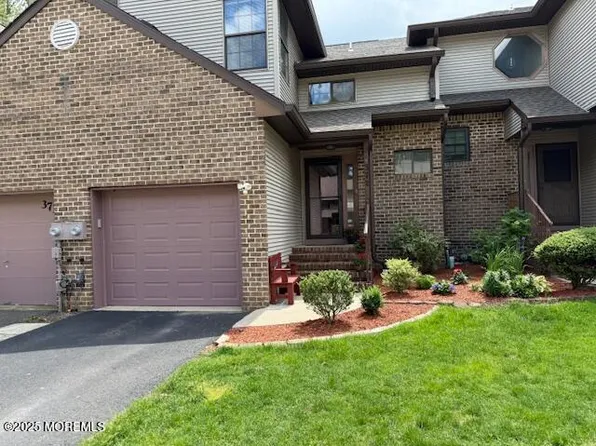 372 Oak Knoll Drive, Manalapan, NJ 07726