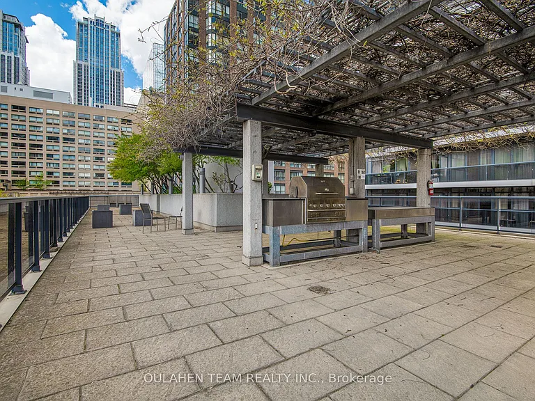 21 Carlton St #1105 — Photo 39