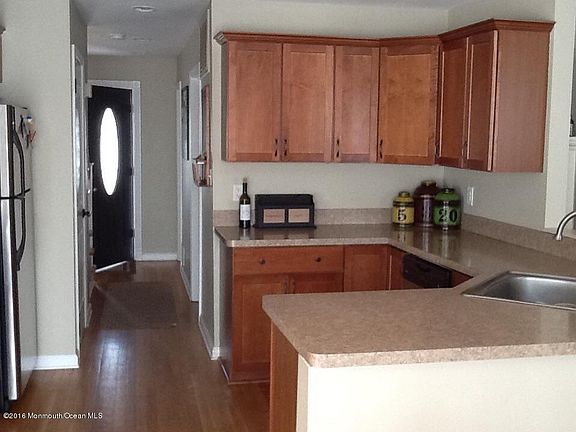 4th image of 50 Joseph Byrne Dr