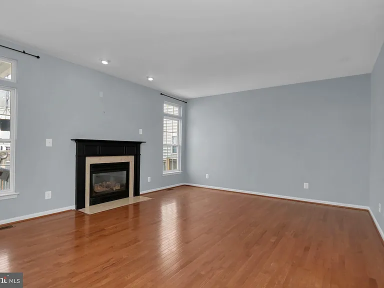 2548 Port Potomac Ave — Photo 16