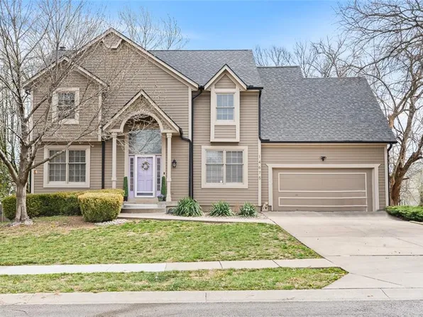 14675 S Greenwood St, Olathe, KS 66062