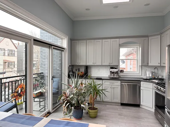 37 Spruce Street image 4 of 25