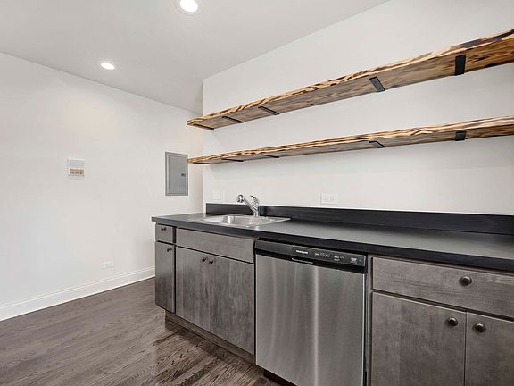 5th image of 3124 N California Ave #2F