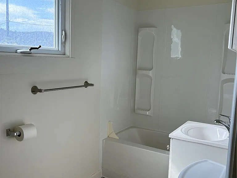 122 W High St #201 — Photo 11