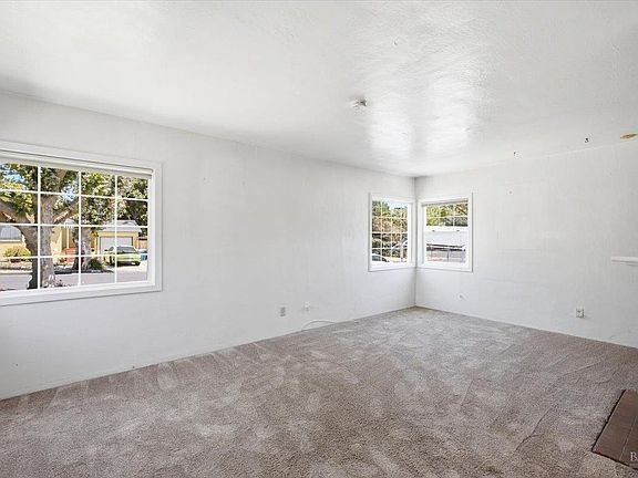 5th image of 621 Bonita Ct
