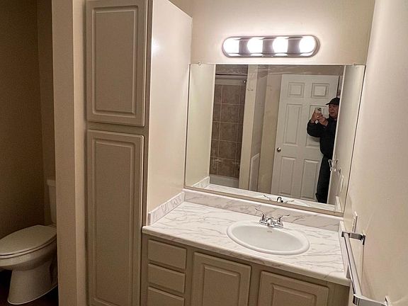 5th image of 508 Fox Hills Dr N APT 1