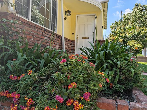 2nd image of 413 N Mariposa St
