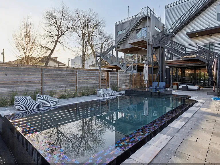 915 NW 8th St — Photo 19