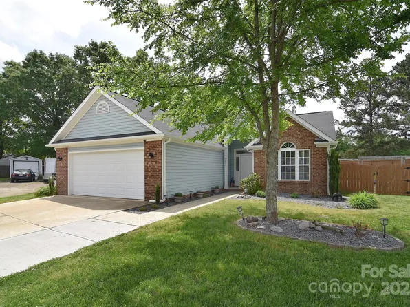 9051 Country Barn Ct, Charlotte, NC 28273