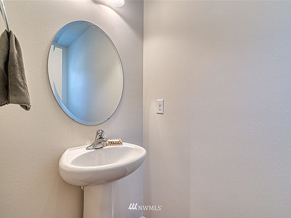 5th image of 4419 E Roosevelt