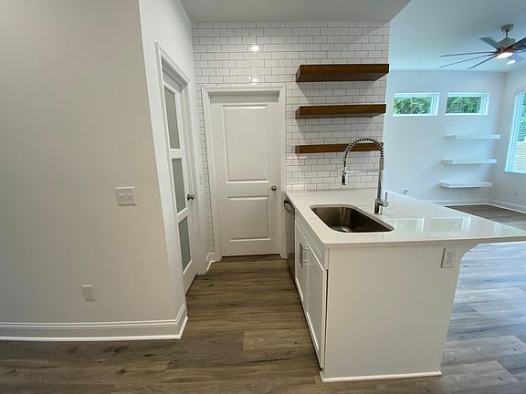 3rd image of 737 E Tennessee St #3