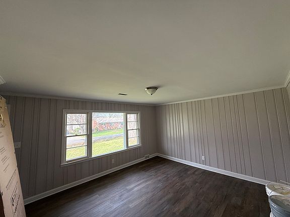3rd image of 400 Poplar Cir