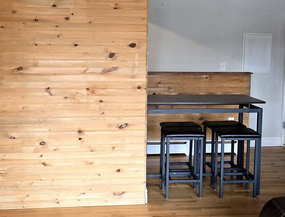 Entry/Living Room