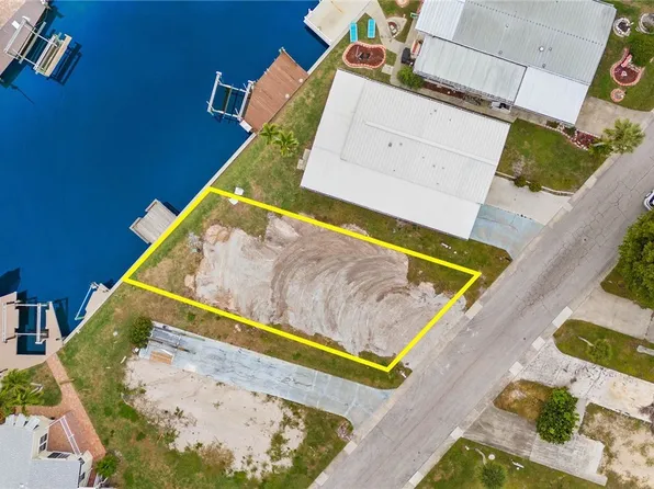 11301 Cypress Ln, Fort Myers Beach, FL 33931