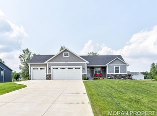 8940 Meadows Pointe Dr, Allendale, MI 49401