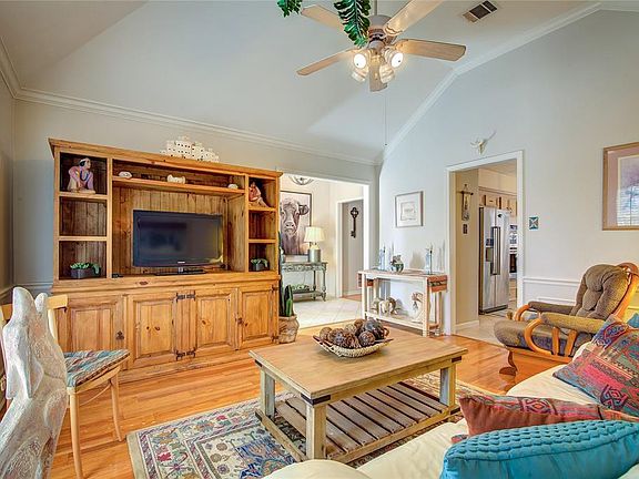 4th image of 2105 Saint Andrew Dr