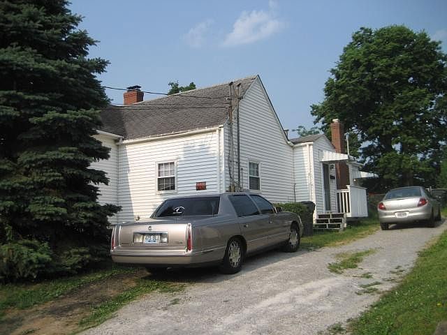 2nd image of 776 Bennett Ave #776