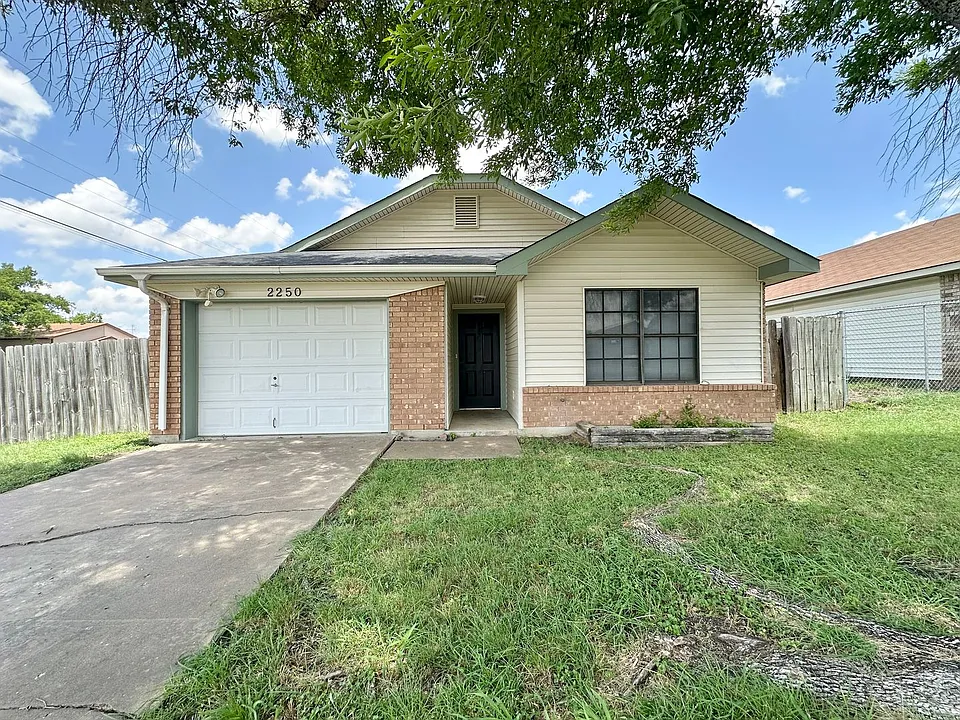 2250 Hilltop Loop