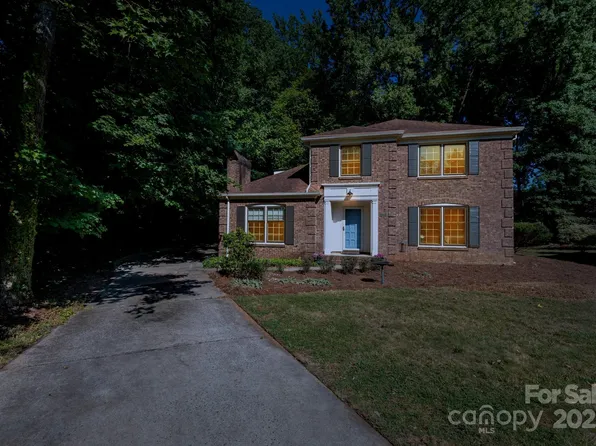 1336 Rock Point Rd, Charlotte, NC 28270