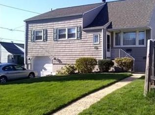 17 Mildred Ln, Fords, NJ 08863