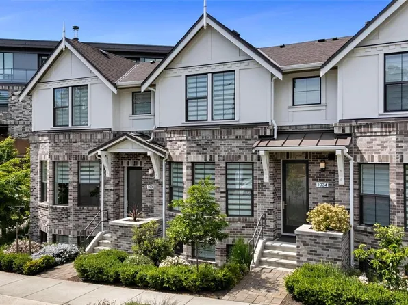 1034 Pentrelew Pl, Victoria, BC V8V 4J4