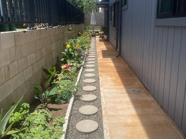 3125 Mooheau Ave #1, Honolulu, HI 96816