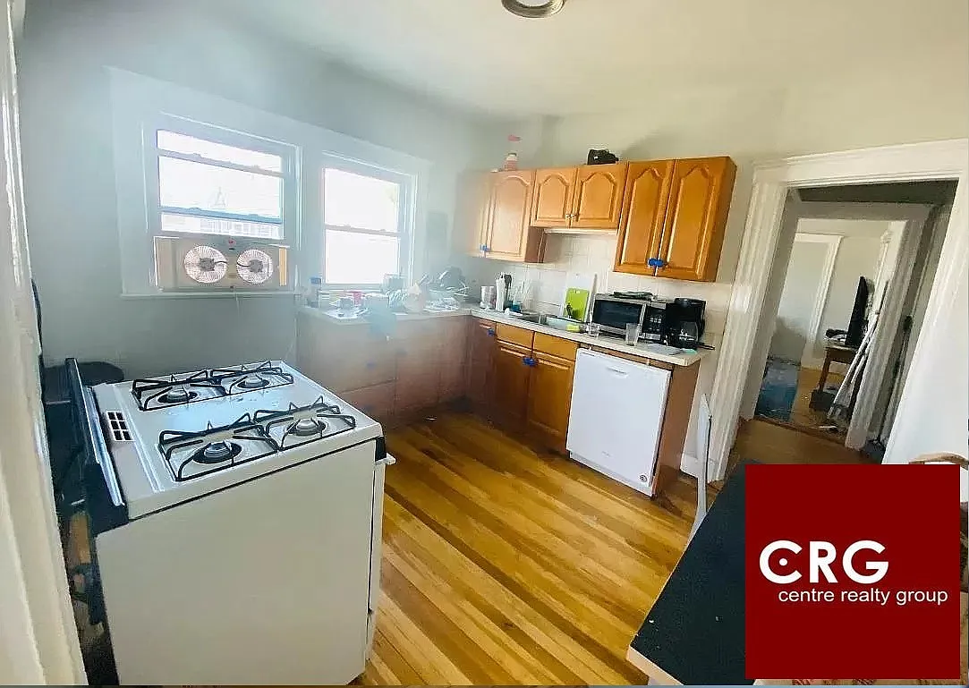 4 bed, 1.0 bath, 1000 sqft, $5,200 — Photo 4
