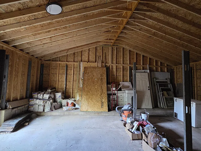 704 W Avenue B — Photo 32