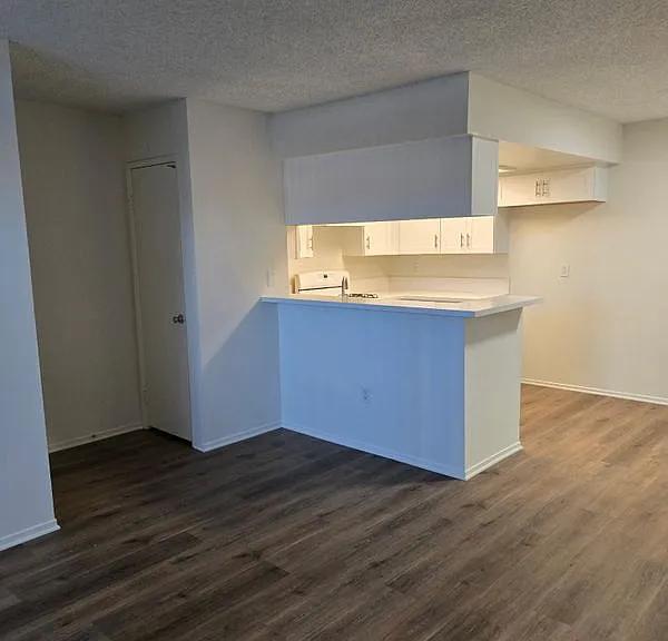 3821 Franklin Ave #1 — Photo 4