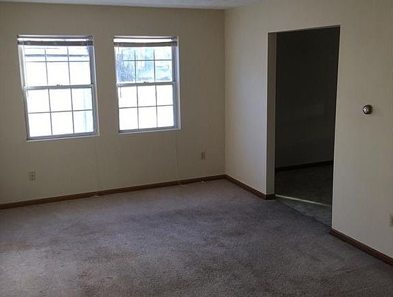 4th image of 734 Loomis Ave