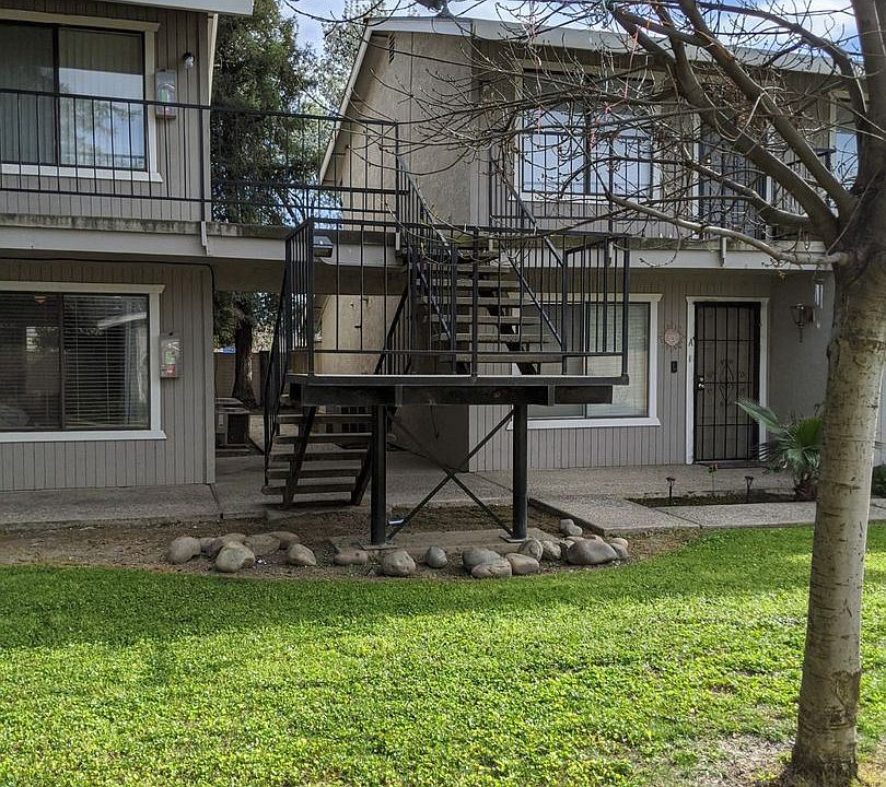 2nd image of 1684 Conestoga Dr APT D