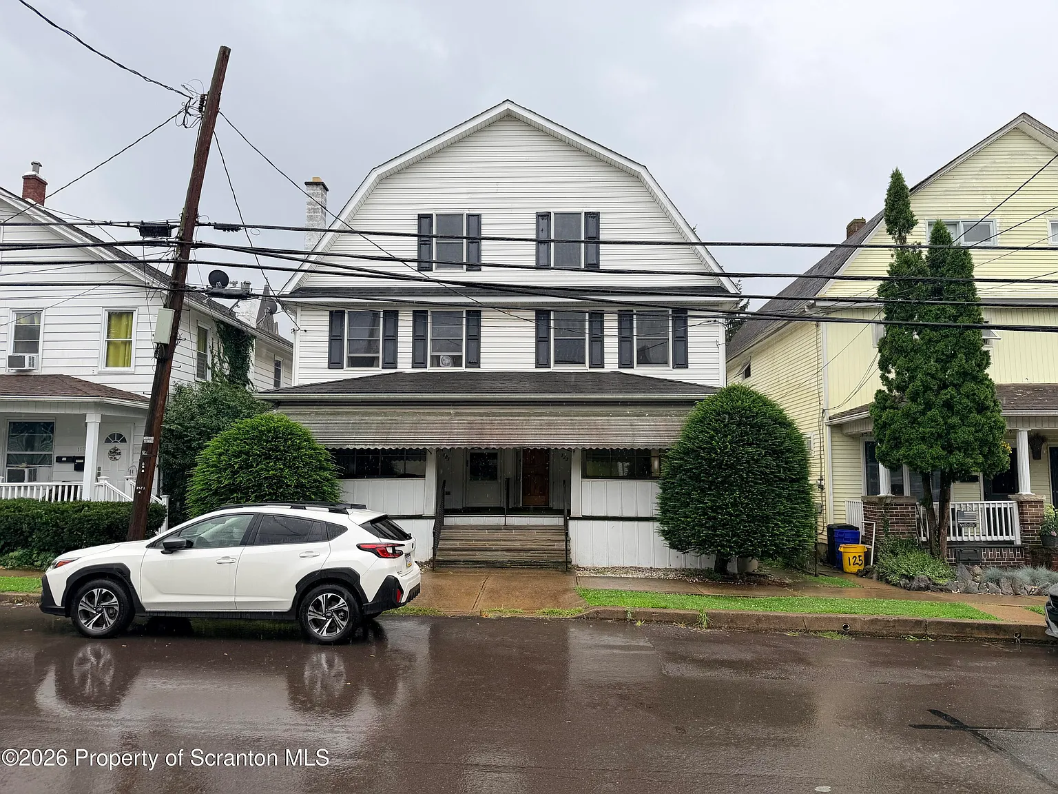 4 bed, 1.0 bath, 2000 sqft, $1,600 — Photo 1