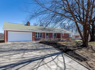 196 Julien Dubuque Dr, Dubuque, IA 52003