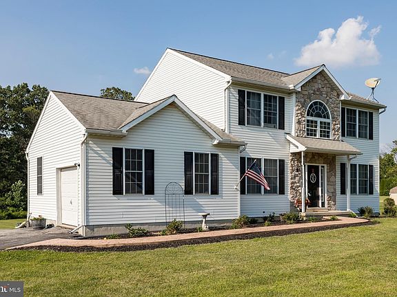 2nd image of 207 Woodland Dr