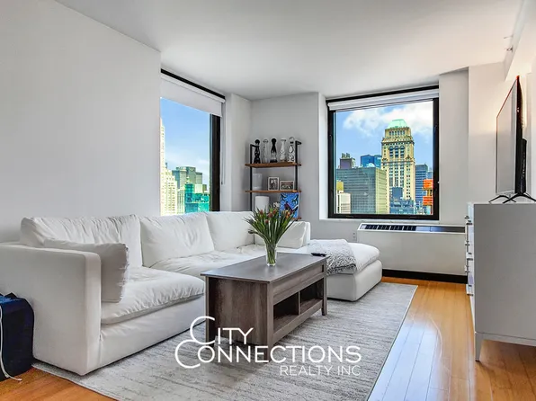 100 West 39th Street image 1 of 27