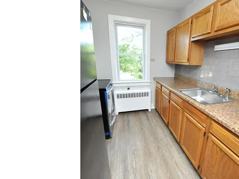 2221 Marne Hwy #2B — Photo 6