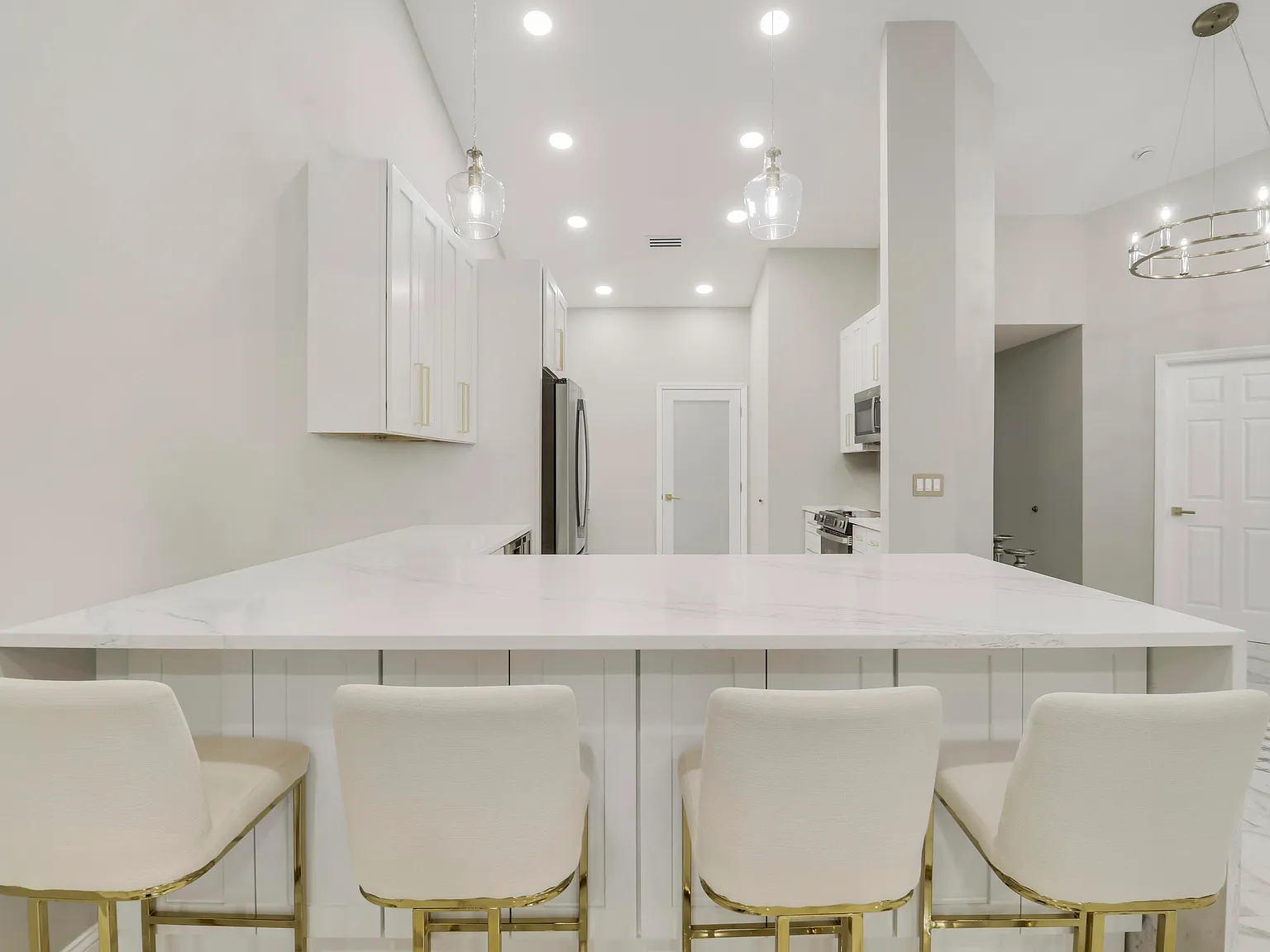 2 bed, 2.0 bath, 1334 sqft, $7,000 — Photo 4