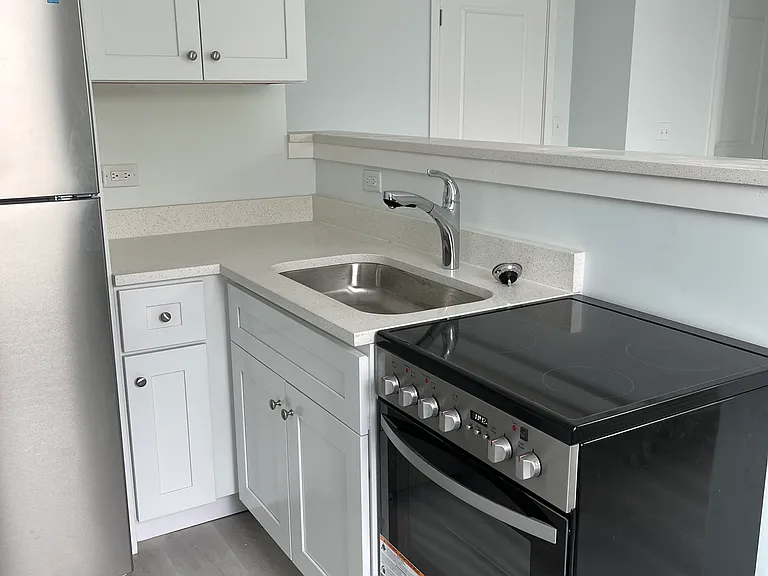 4725-4727 Chester Ave #D4 — Photo 2
